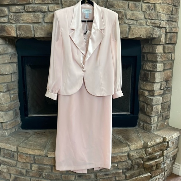 J. R. Nites Woman pink tuxedo-like embellished jacket and skirt. Size 16W - Picture 1 of 16